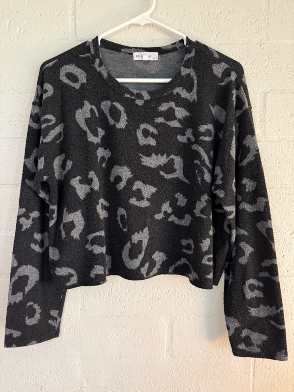 ANTISTAR Black & Gray Leopard Print Cropped Sweater